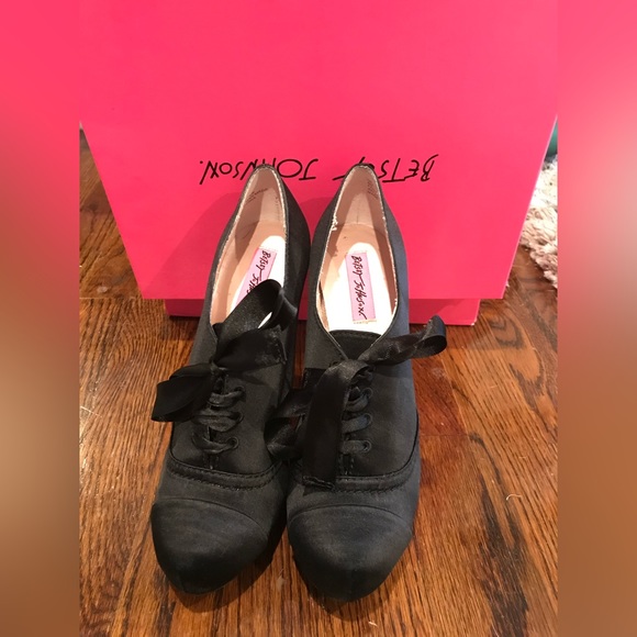 Betsy Johnson Gracie Satin Bootie size US8 - Picture 3 of 3